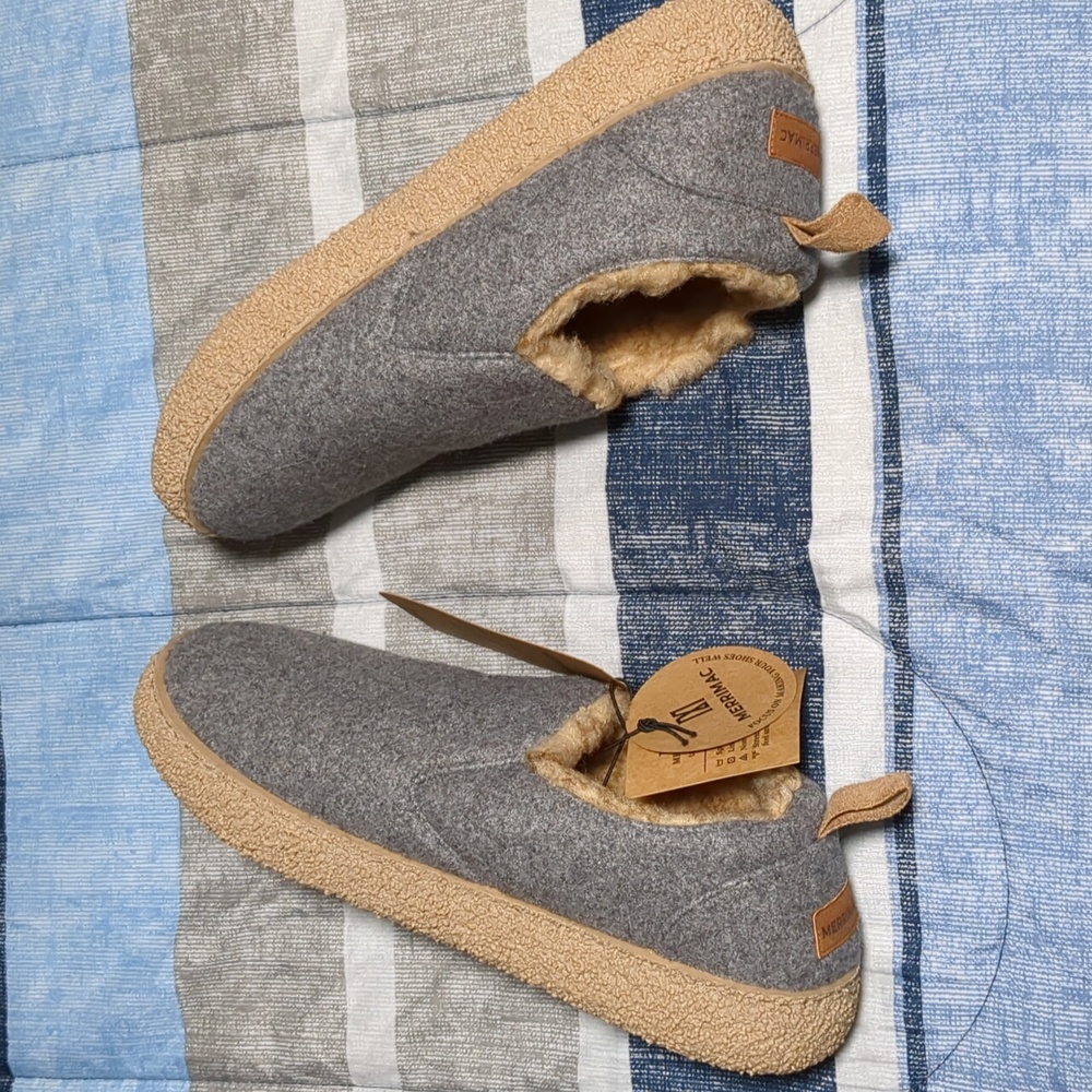 Women's Merrimac Cozy Gray and Tan Moccasin-Style Slippers - Picture 9 of 11